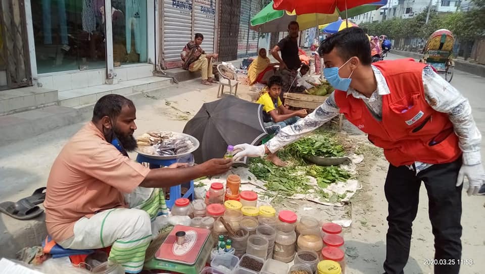 ঢাকা শহরের বিভিন্ন যায়াগায় স্যানিটাইজার বিতরণ এর অংশ বিশেষ