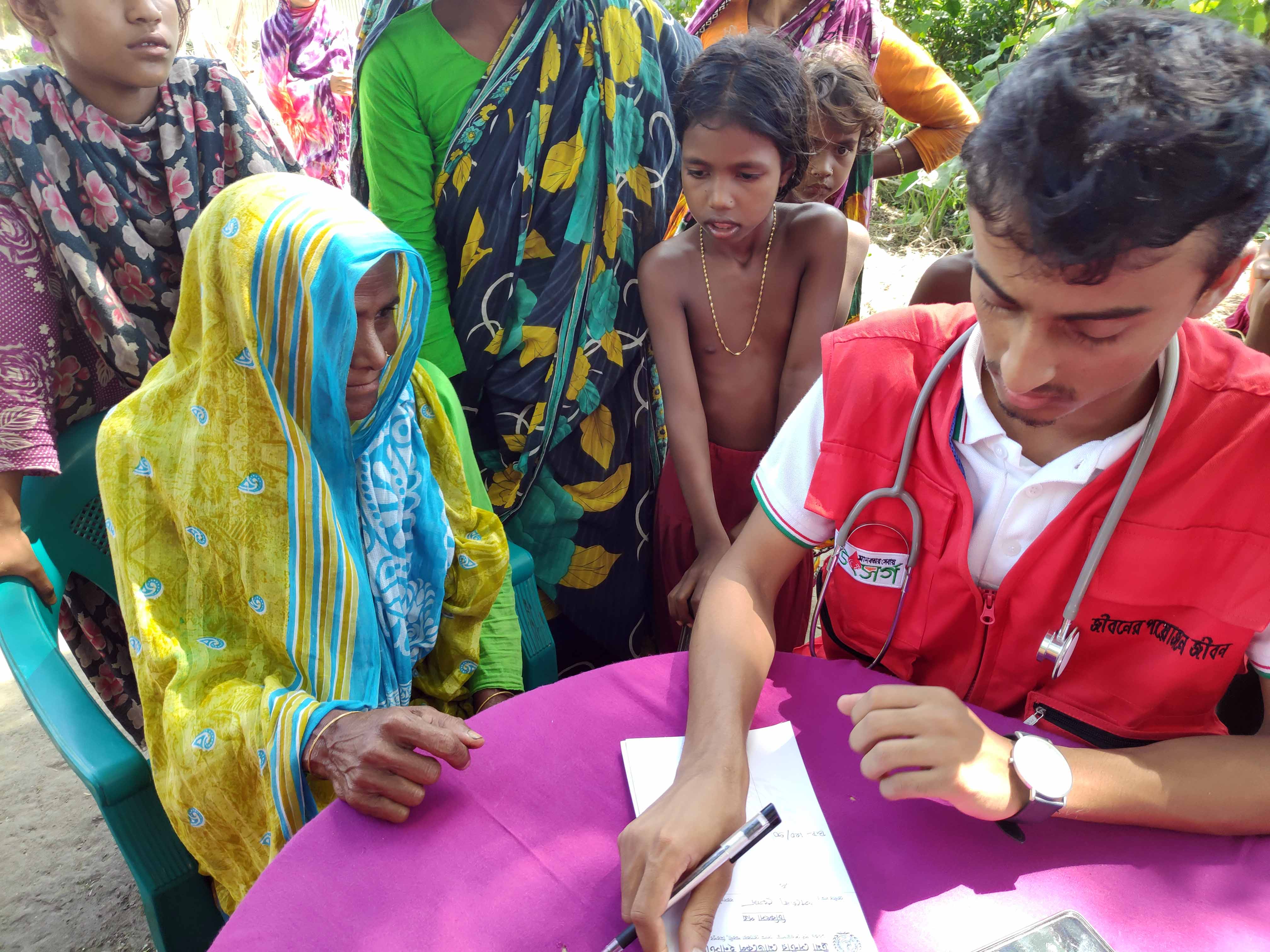 বন্যর্তদের পাশে আমরা-কুড়িগ্রাম