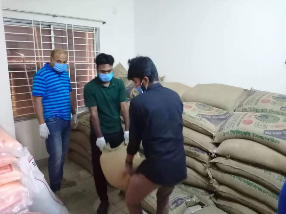 করোনায় দুঃস্থ মানুষের মাঝে খাবার বিতরণ-কেন্দ্রীয় কার্যক্রম