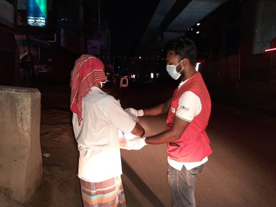 করোনায় দুঃস্থ মানুষের মাঝে খাবার বিতরণ-কেন্দ্রীয় কার্যক্রম
