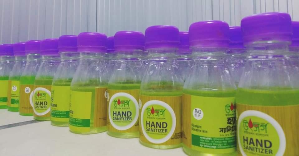 ঢাকা শহরের বিভিন্ন যায়াগায় স্যানিটাইজার বিতরণ এর অংশ বিশেষ